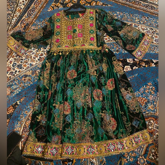 Afghan dress - Picture 1 of 1
